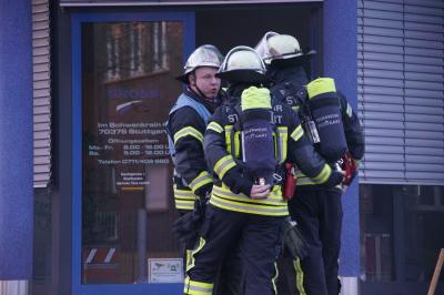 Stuttgart Bad-Cannstatt : Brand in Abschleppfirma